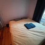 Stylish 2-Room Apartment With Balcony Next To East Side Gallery
