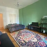 Stylish 2-Room Apartment With Balcony Next To East Side Gallery